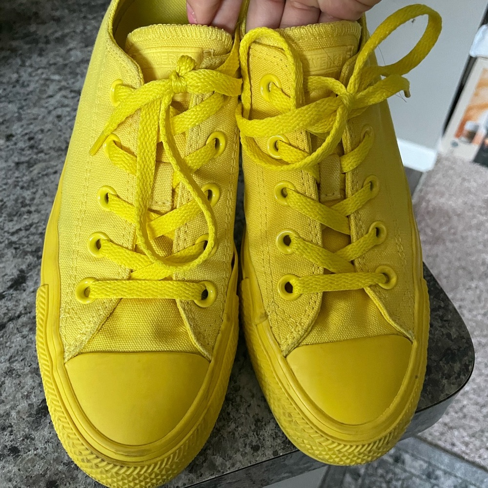 MONOCHROME CONVERSE sz 6